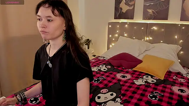 Emily Strikeee online show from May 4, 2026, 1:53 am
