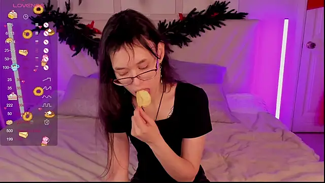 Emily Strikeee online show from December 4, 2025, 10:25 am