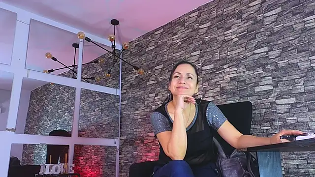 monicarousey online show from September 17, 2025, 10:28 am