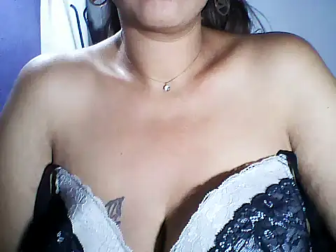 Snapshot of layanah12 chatting on December 3, 2025, 3:33 pm layanah12 online show from December 3, 2025, 3:33 pm