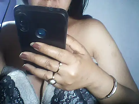 Snapshot of layanah12 chatting on July 15, 2026, 9:44 pm layanah12 online show from July 15, 2026, 9:44 pm