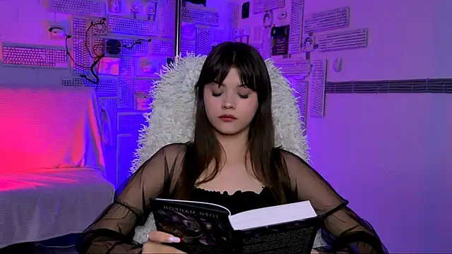 Snapshot of EvaThopson chatting on April 6, 2026, 10:16 am EvaThopson online show from April 6, 2026, 10:16 am