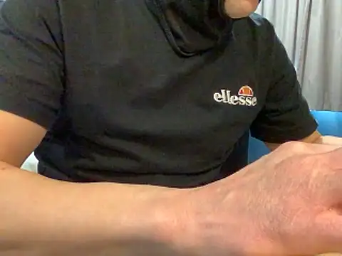 Snapshot of girth-master chatting on March 25, 2026, 4:06 pm girth-master online show from March 25, 2026, 4:06 pm