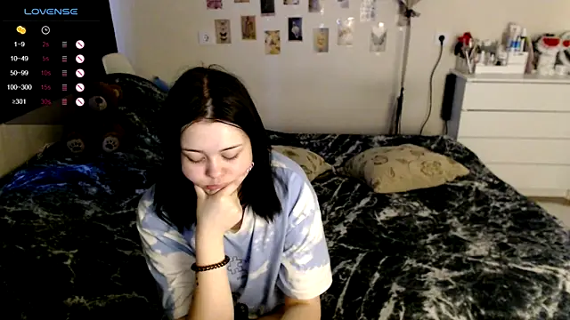 Snapshot of BettyandRich_ chatting on October 26, 2025, 8:59 am BettyandRich online show from October 26, 2025, 8:59 am