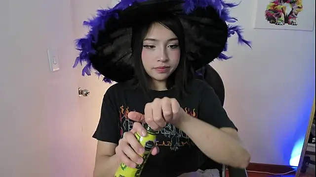 Snapshot of Escarlett_Wii chatting on October 10, 2025, 12:50 pm Escarlett Wii online show from October 10, 2025, 12:50 pm