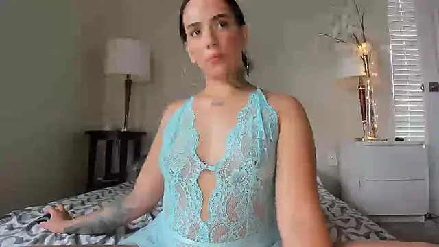 marianaferrero online show from December 10, 2024, 3:44 pm