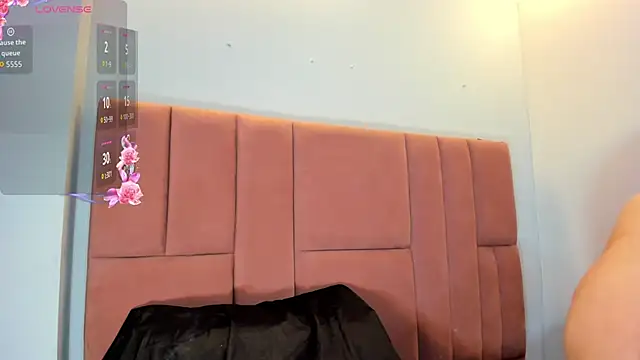 JennieRosse online show from June 15, 2026, 1:33 pm