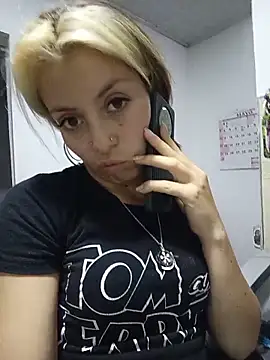 Snapshot of Tefannyy_ chatting on May 13, 2026, 10:50 pm Tefannyy online show from May 13, 2026, 10:50 pm