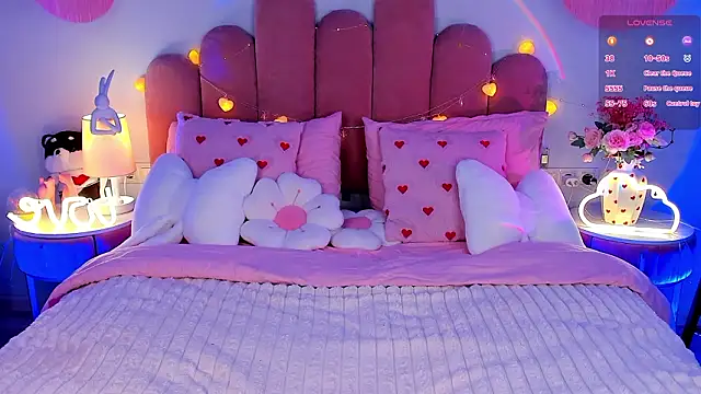 Snapshot of GiaCale chatting on March 18, 2026, 1:35 pm GiaCale online show from March 18, 2026, 1:35 pm