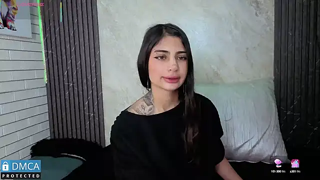 Snapshot of SolBeaumont1 chatting on October 15, 2025, 7:00 pm SolBeaumont1 online show from October 15, 2025, 7:00 pm