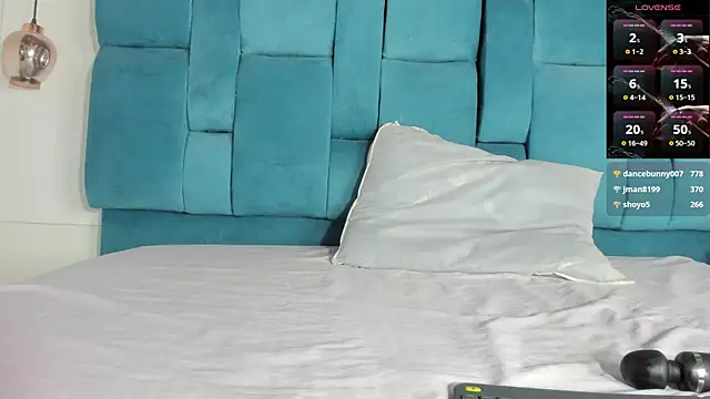 mia  fernandez online show from April 26, 2026, 7:44 pm