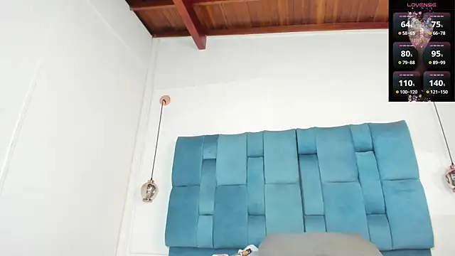 mia  fernandez online show from December 21, 2025, 6:20 pm