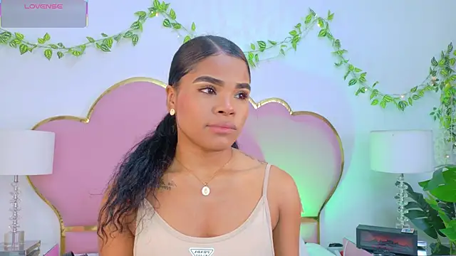 Snapshot of NahiaraReina chatting on December 5, 2025, 1:43 pm NahiaraReina online show from December 5, 2025, 1:43 pm