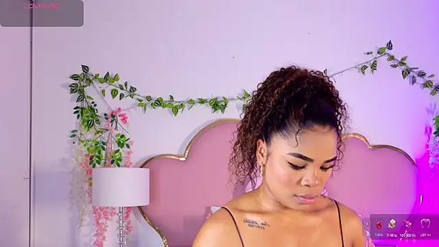 NahiaraReina online show from July 25, 2026, 1:39 pm
