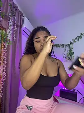 NahiaraReina online show from July 10, 2026, 3:01 pm