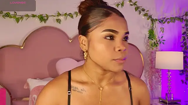 NahiaraReina online show from August 1, 2026, 1:53 pm