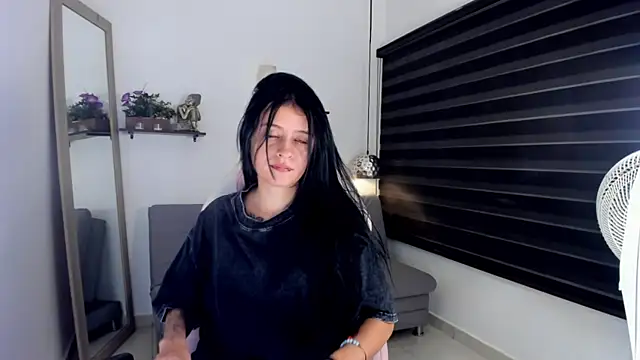 Snapshot of yenny_garcia chatting on August 1, 2026, 6:50 pm yenny garcia online show from August 1, 2026, 6:50 pm