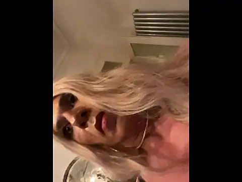 francaFerrariRoma online show from May 10, 2026, 12:47 am