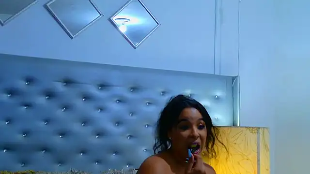 Snapshot of EileenBenzon chatting on July 14, 2026, 3:29 pm EileenBenzon online show from July 14, 2026, 3:29 pm