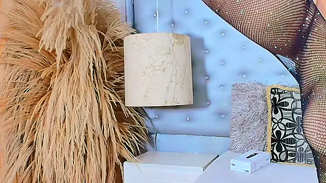 EileenBenzon online show from October 10, 2025, 5:08 am