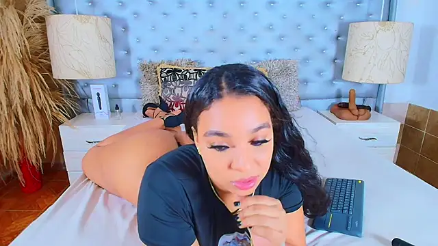 EileenBenzon online show from October 14, 2025, 5:35 pm