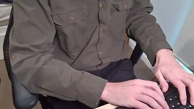 Snapshot of an4y8ot chatting on November 24, 2025, 8:47 am an4y8ot online show from November 24, 2025, 8:47 am