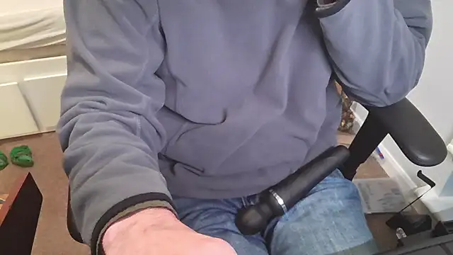 Snapshot of an4y8ot chatting on November 26, 2025, 4:07 pm an4y8ot online show from November 26, 2025, 4:07 pm