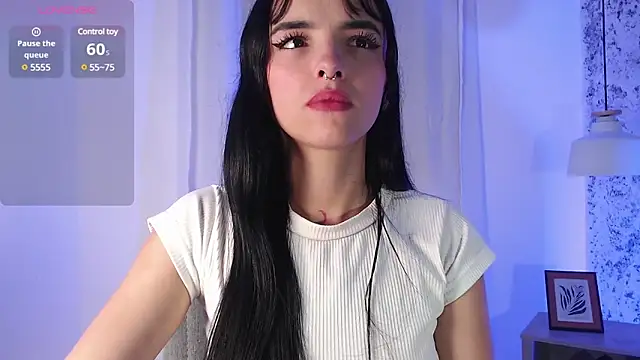 Layla crazybaby  online show from January 31, 2025, 8:43 pm