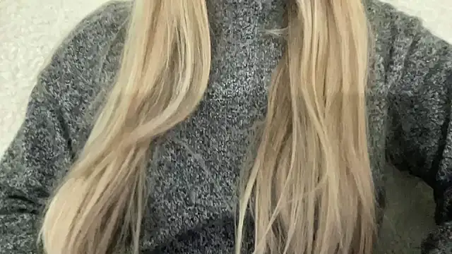 Snapshot of YourGreekAnna chatting on November 11, 2025, 10:15 pm YourGreekAnna online show from November 11, 2025, 10:15 pm