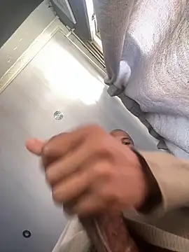 Snapshot of BlueIceCube chatting on November 5, 2025, 11:35 am BlueIceCube online show from November 5, 2025, 11:35 am