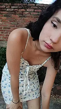 sweet outdoor charm online show from December 17, 2025, 7:52 pm