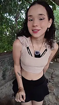 Snapshot of sweet_outdoor_charm chatting on June 18, 2026, 4:45 pm sweet outdoor charm online show from June 18, 2026, 4:45 pm