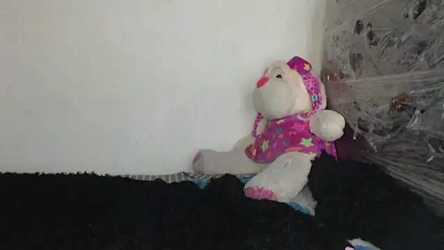 skinny sweet2411 online show from November 30, 2025, 2:40 pm