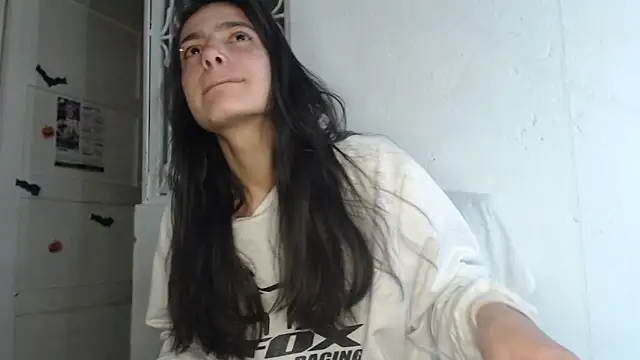 skinny sweet2411 online show from November 10, 2025, 1:43 am