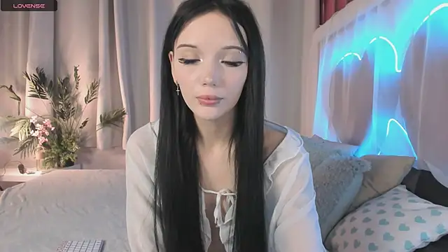 AliceBrunne online show from February 18, 2025, 4:48 am