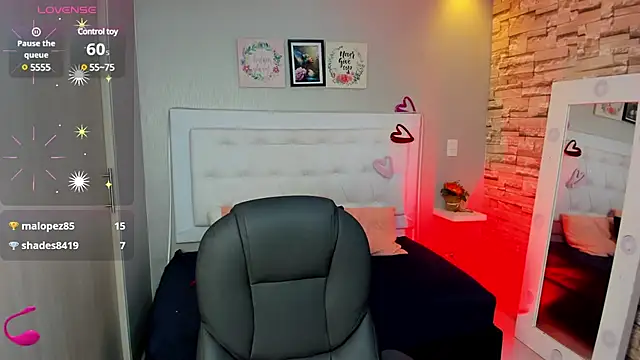 EMALINDA  HILSS online show from March 18, 2025, 3:34 am