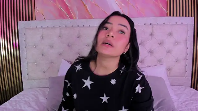 Snapshot of Rousse_blue chatting on December 4, 2025, 3:27 am Rousse blue online show from December 4, 2025, 3:27 am