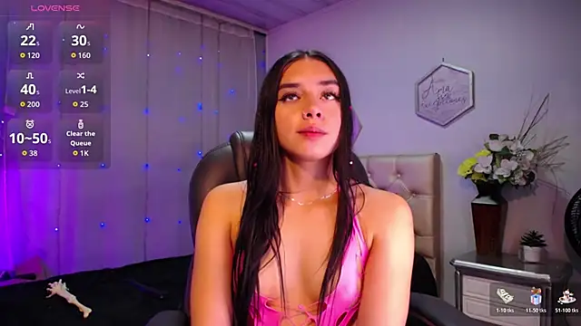 Snapshot of Kylie_golden chatting on October 19, 2025, 12:30 pm Kylie golden online show from October 19, 2025, 12:30 pm