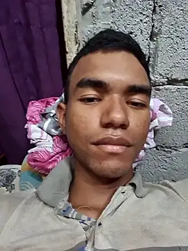 Snapshot of Reynold2608 chatting on November 17, 2025, 5:39 pm Reynold2608 online show from November 17, 2025, 5:39 pm