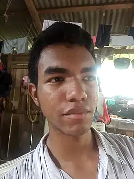 Reynold2608 online show from December 22, 2025, 8:42 pm