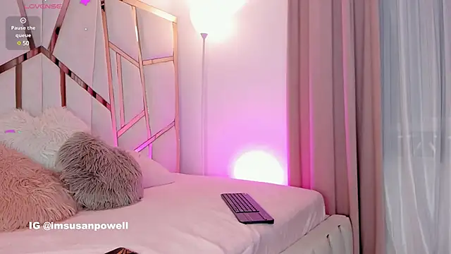 Snapshot of susan_powell chatting on December 5, 2024, 1:42 am susan powell online show from December 5, 2024, 1:42 am