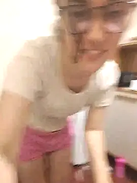 Snapshot of sobresalinaa chatting on December 2, 2025, 10:44 pm sobresalinaa online show from December 2, 2025, 10:44 pm