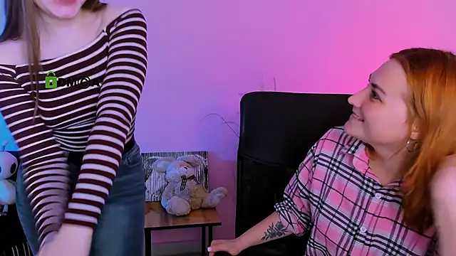 Snapshot of pure_radiance1 chatting on December 2, 2025, 9:55 am pure radiance1 online show from December 2, 2025, 9:55 am