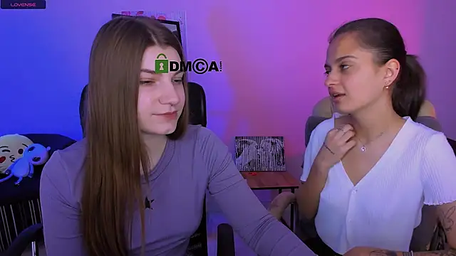 Snapshot of pure_radiance1 chatting on October 13, 2025, 12:40 pm pure radiance1 online show from October 13, 2025, 12:40 pm