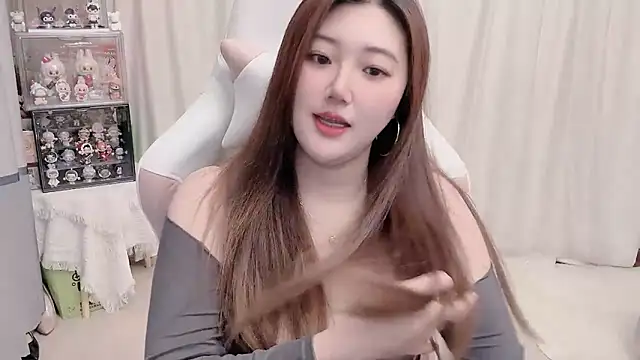 Snapshot of Stars_Elyn chatting on March 19, 2025, 3:29 pm Stars Elyn online show from March 19, 2025, 3:29 pm
