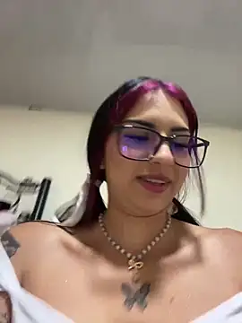 Hilary pinkk online show from February 17, 2025, 10:16 pm