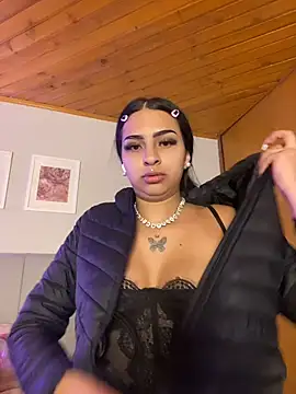 Hilary pinkk online show from May 7, 2026, 2:49 am