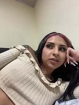 Hilary pinkk online show from February 25, 2025, 10:31 pm