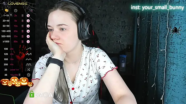 Snapshot of Your_small_bunny chatting on October 20, 2025, 2:13 am Your small bunny online show from October 20, 2025, 2:13 am