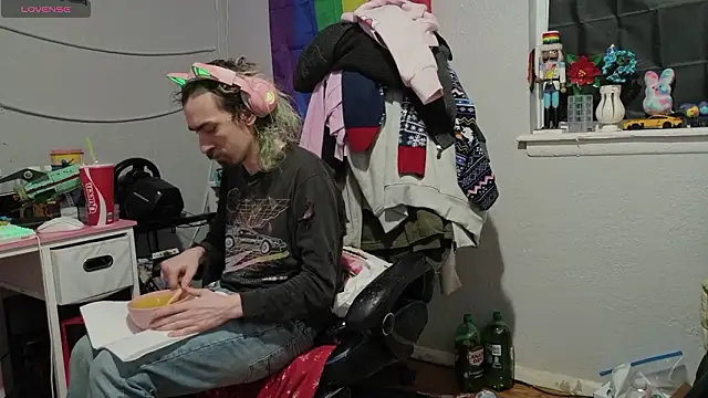 Snapshot of tallnerdyguy chatting on February 5, 2026, 2:40 am tallnerdyguy online show from February 5, 2026, 2:40 am